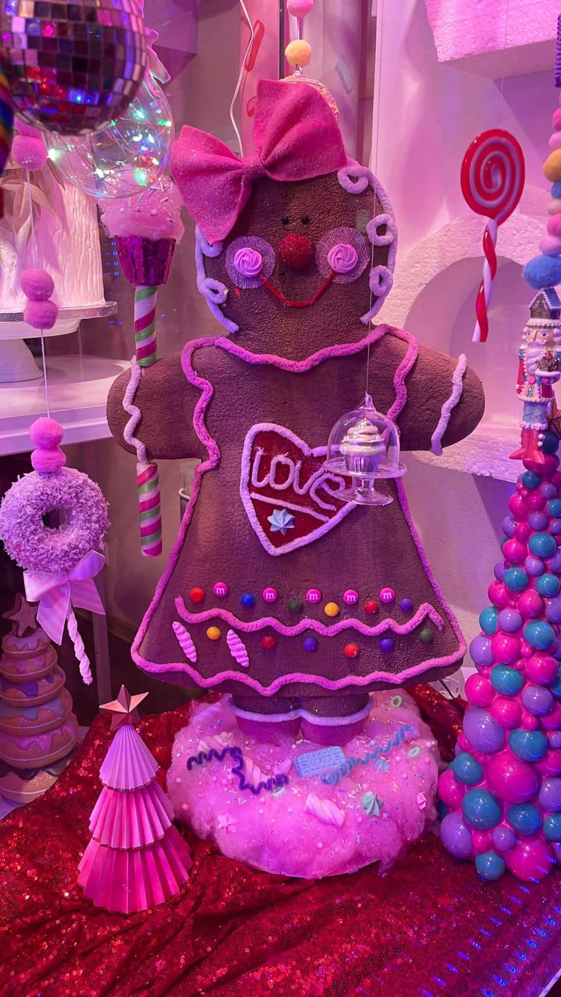 Liebevoll dekorierte Lebkuchen-Figur in der Zuckerwerkstatt